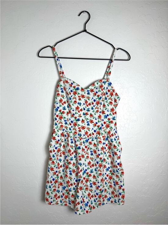 Old Navy Pants - Old Navy Red, White, & Blue Cami Romper Sweetheart Neckline Floral Print XS
